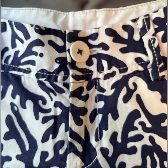 Lilly Pulitzer The Callahan Short. Size 00. Navy & White. Reef Cotton Chino - Picture 3 of 11